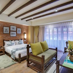 Deluxe Queen Suite